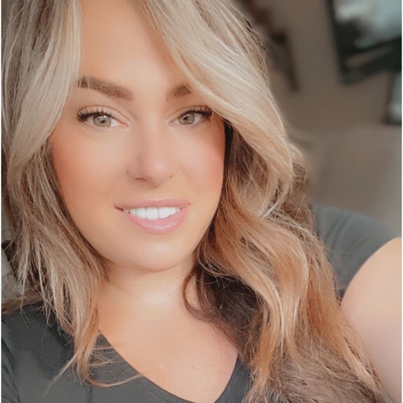 Meet your Posher, Amanda - Picture 1 of 1